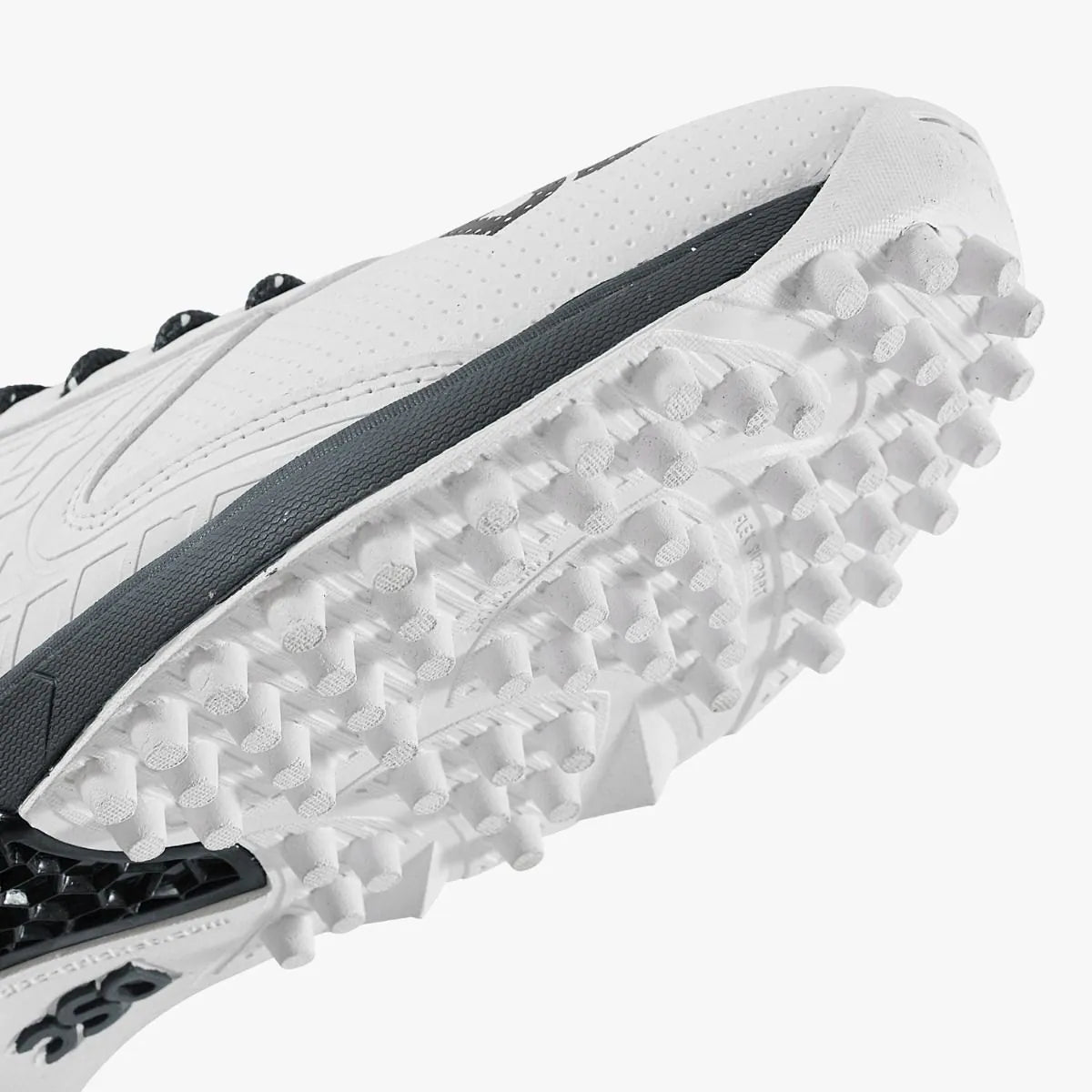 DSC Jaffa 22 Cricket Shoes - White/Gray (2026)