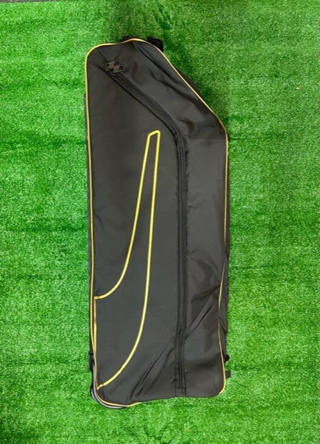 Puma King Kohli Cricket Duffle Wheelie Bag - Black and Gold