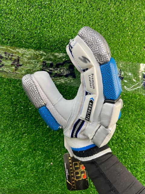 SS Aerolite Batting Gloves - 2025