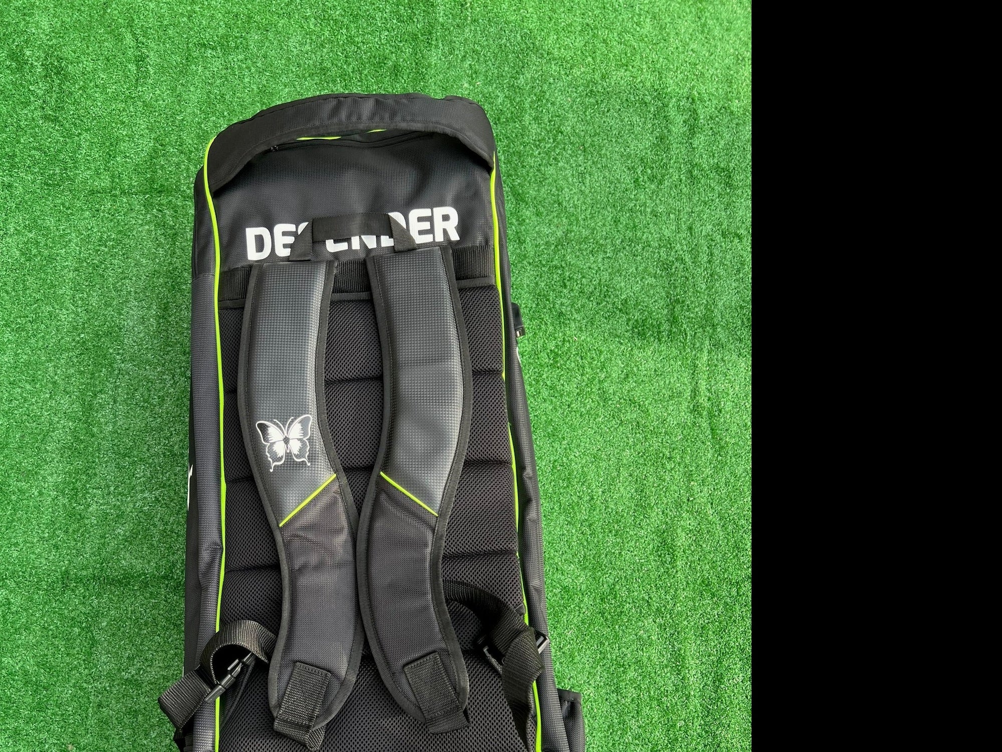 E4 Defender Wheelie Duffle Kit Bag - 2024