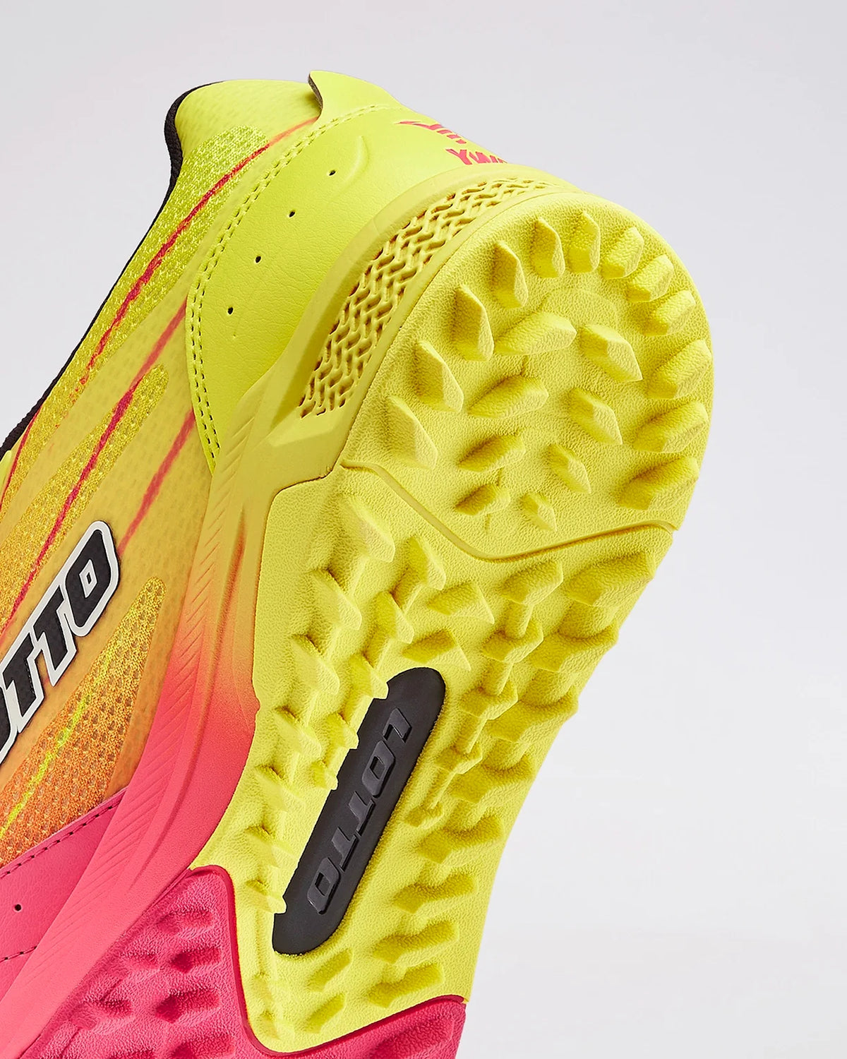 Lotto Blaze Hit Fire Dragon Rubber Cricket Shoes  - 2026