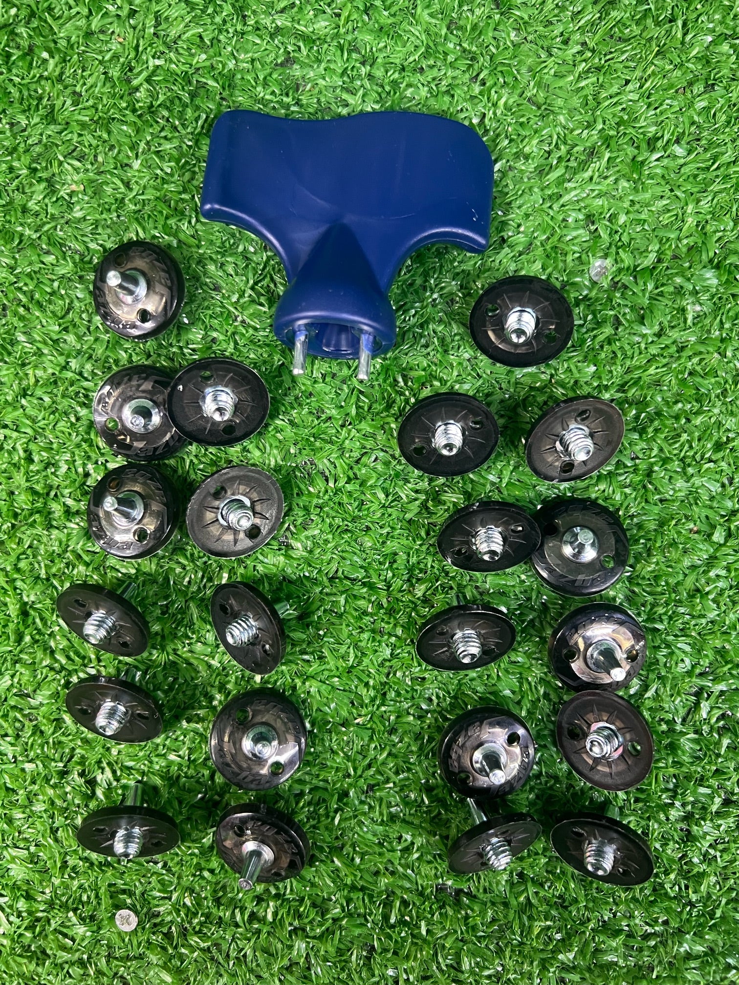 Jazba Metal Spikes with Key