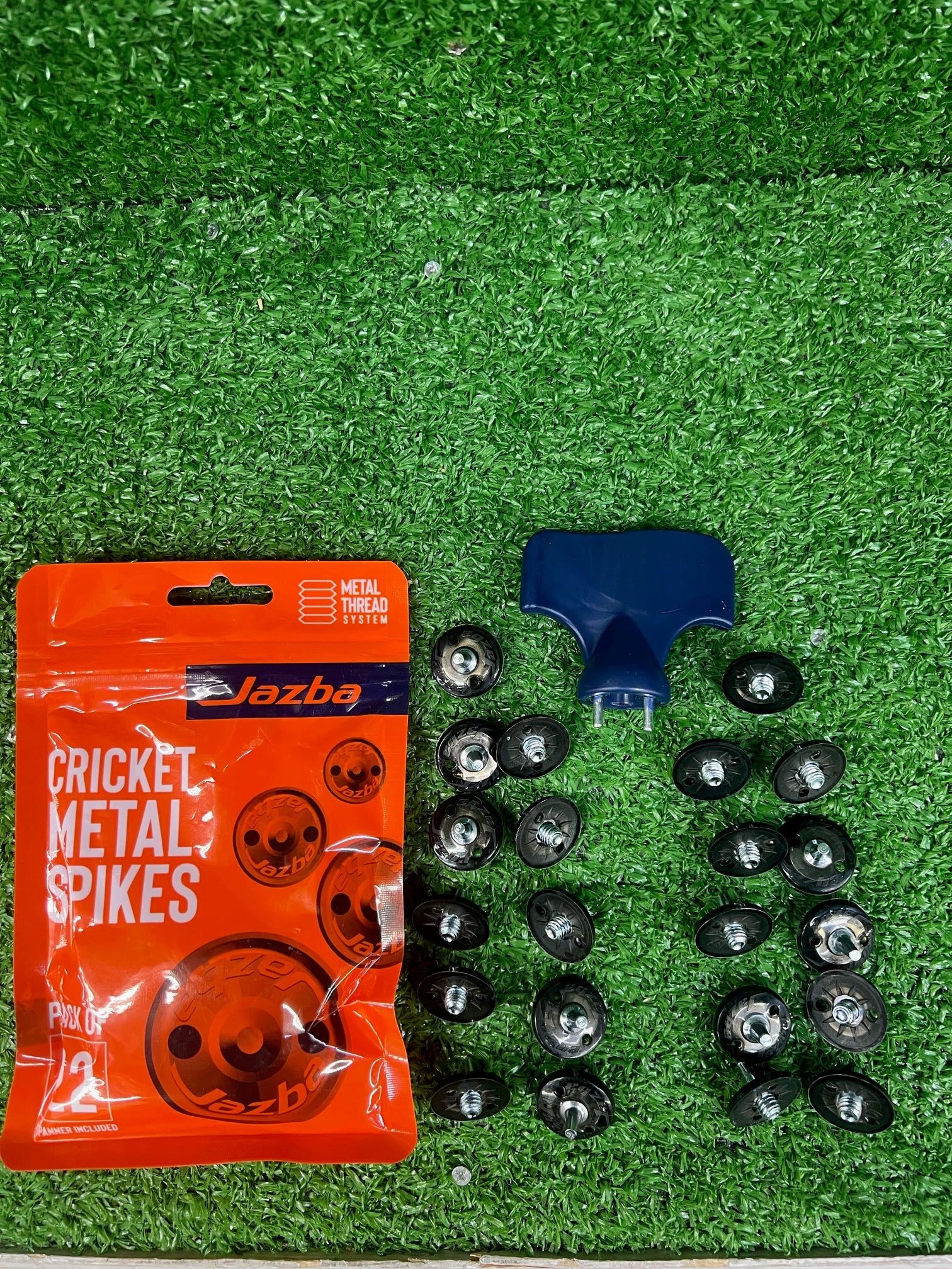 Jazba Metal Spikes with Key