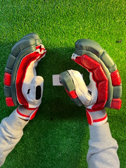 E4 LEGEND EDITION RED AND GREEN  BATTING GLOVES